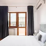 Downtown Victoria Apartments By Citybookings